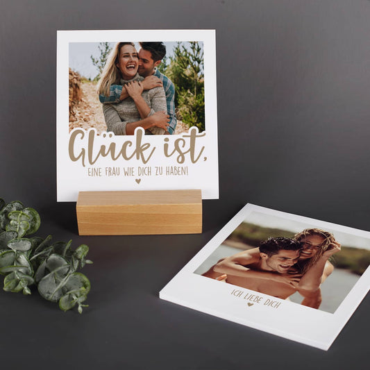 Fotogeschenk mit 13 Fotos Ihrer Wahl auf Holzaufsteller