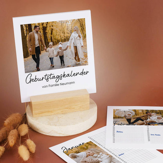 Kalender mit Fotos und den Geburtstagen aller liebsten Menschen personalisiert