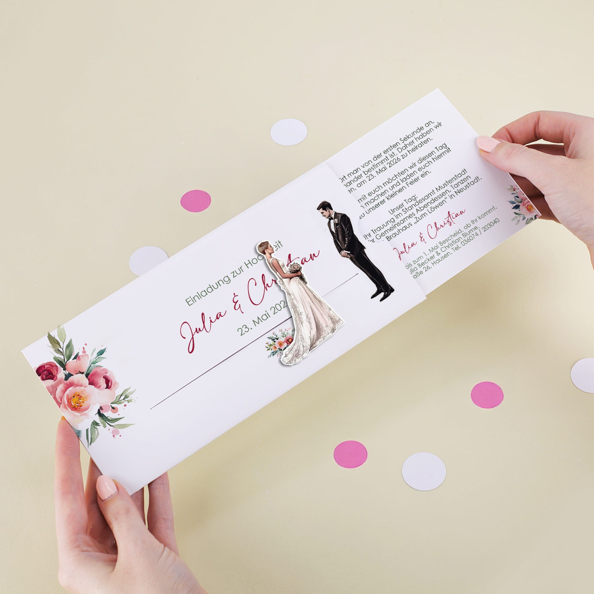 Hochzeitseinladung Ziehkarte mit Brautpaar und Braut mit Kurzhaarfrisur