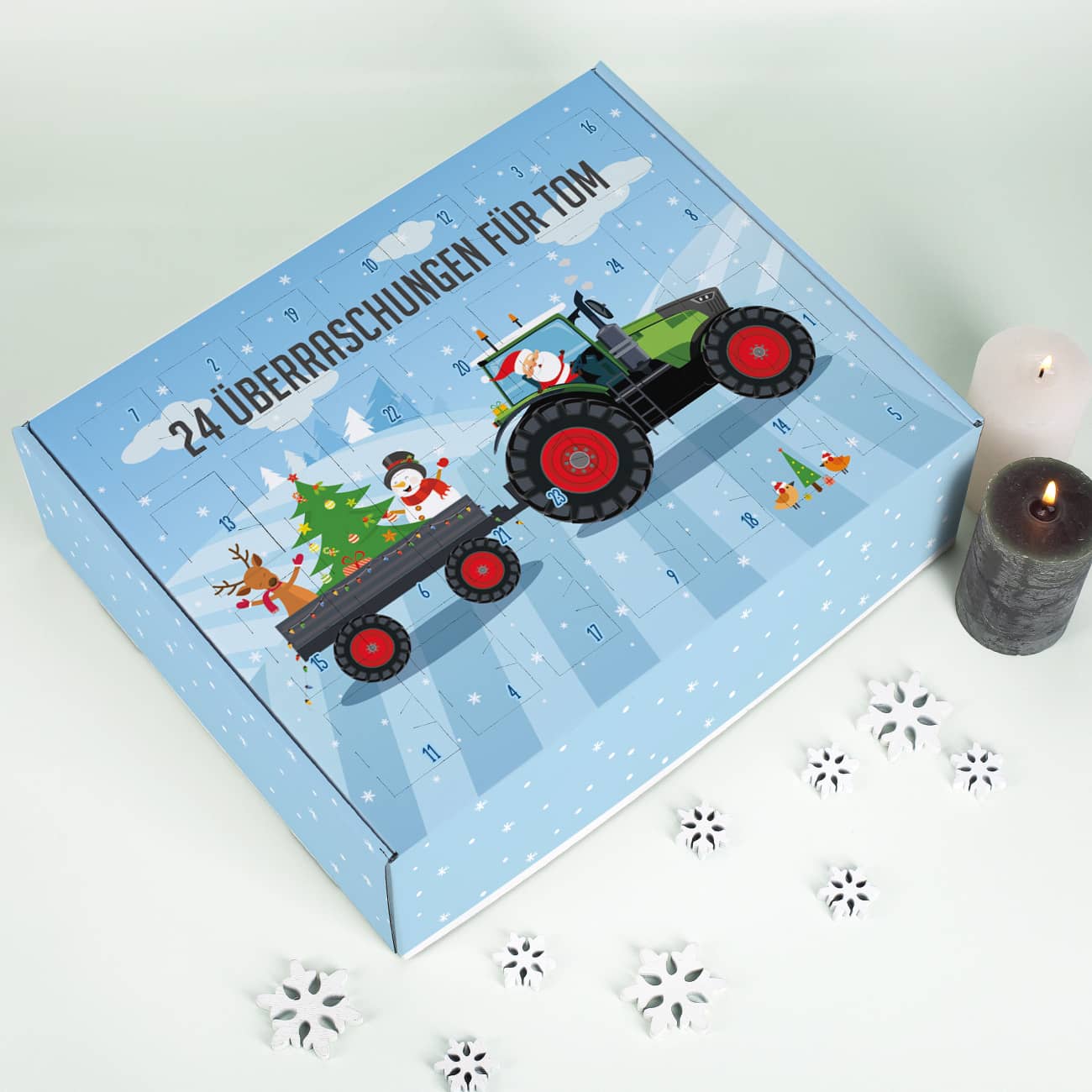 Adventskalender zum selbst Befüllen mit grünem Traktor und Wunschtext