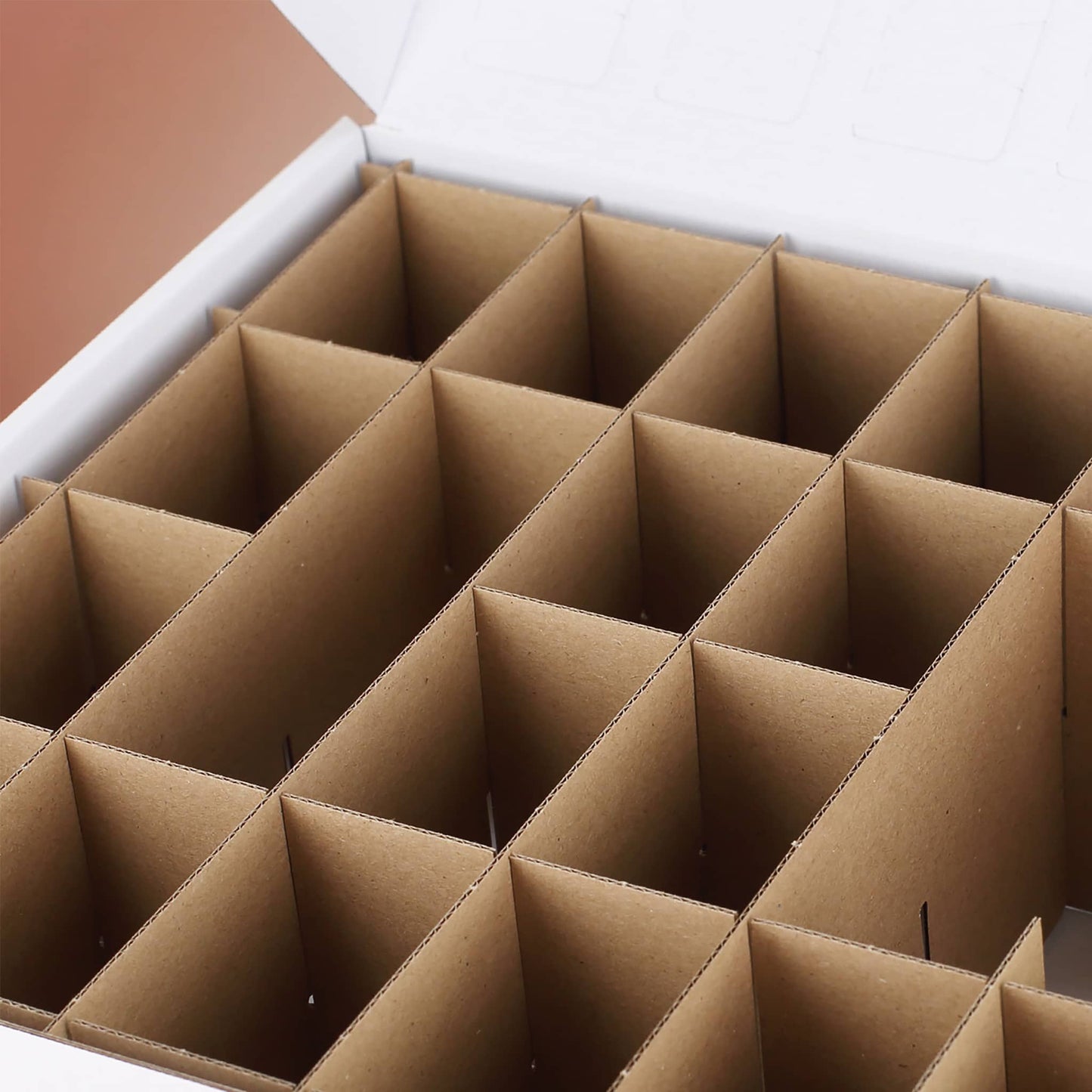 Mit Steck-Inlay zur Aufteilung der Fächer