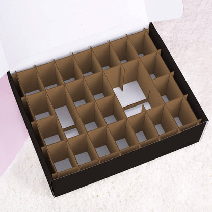 24 Türchen und 24 Fächer und bieten im Inneren des DIY Adventskalenders genügend Platz für Süßes