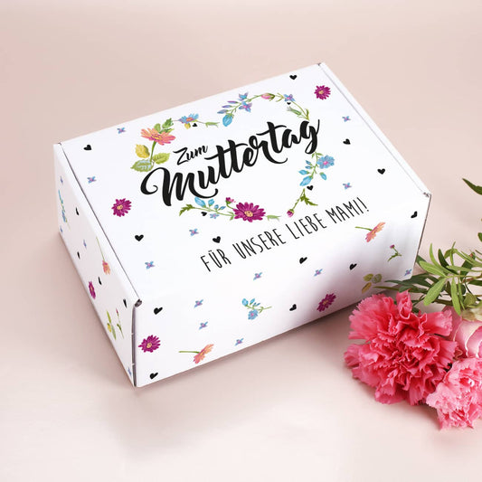Geschenkverpackung zum Muttertag mit Blumenherz und Wunschtext