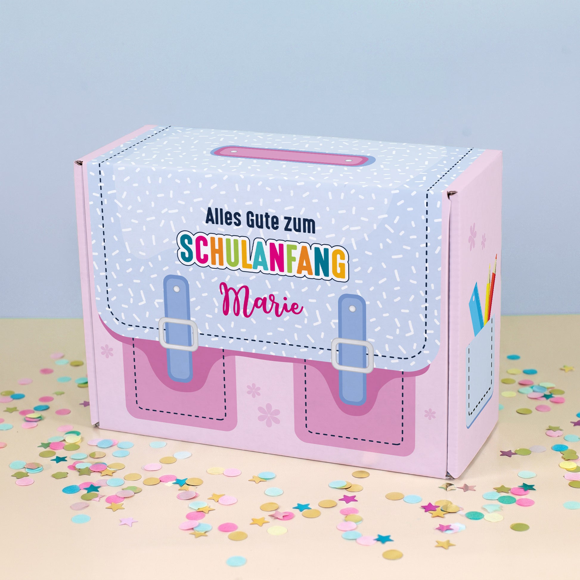 Kleine rosa Geschenkbox zur Einschulung im Schulranzen-Design mit Name bedruckt