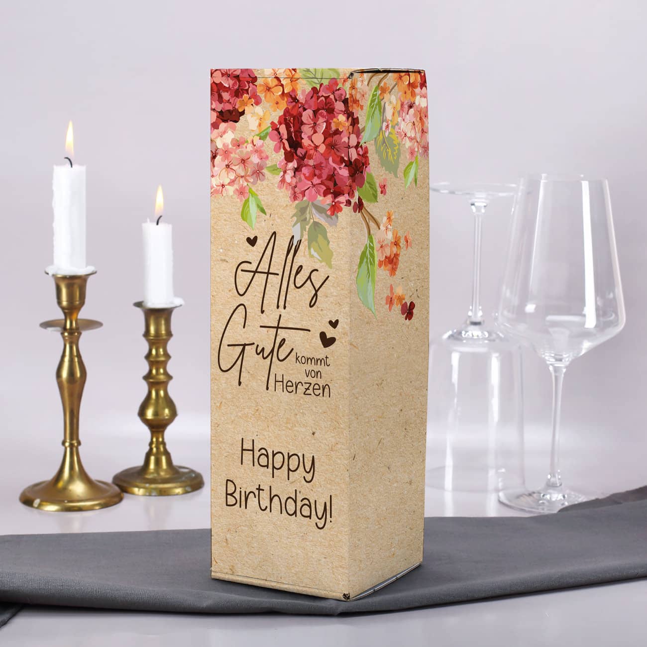 Persönliche Flaschenverpackung - Alles Gute kommt von Herzen - mit kurzen Text und hübschen Blüten bedruckt