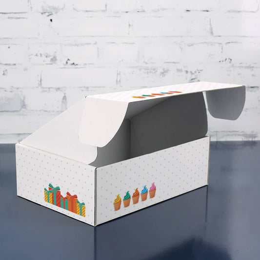 Bunte Geschenkverpackung zum Geburtstag - offen