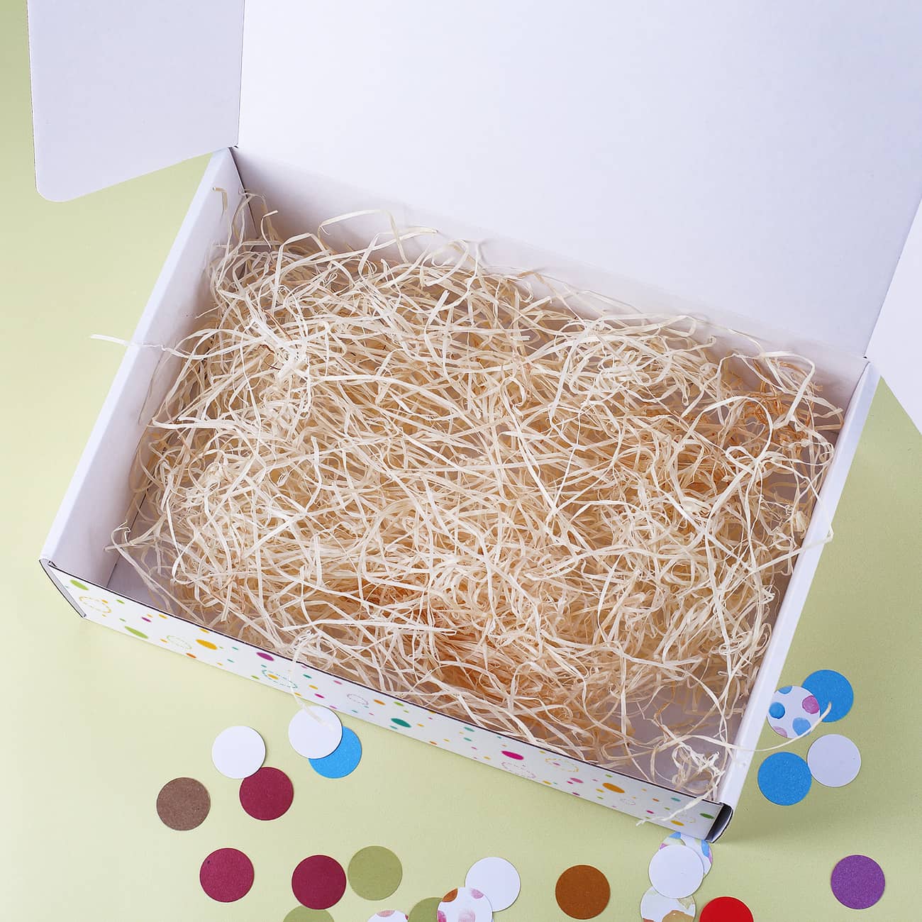 Geschenkbox Osternest gefüllt mit Holzwolle