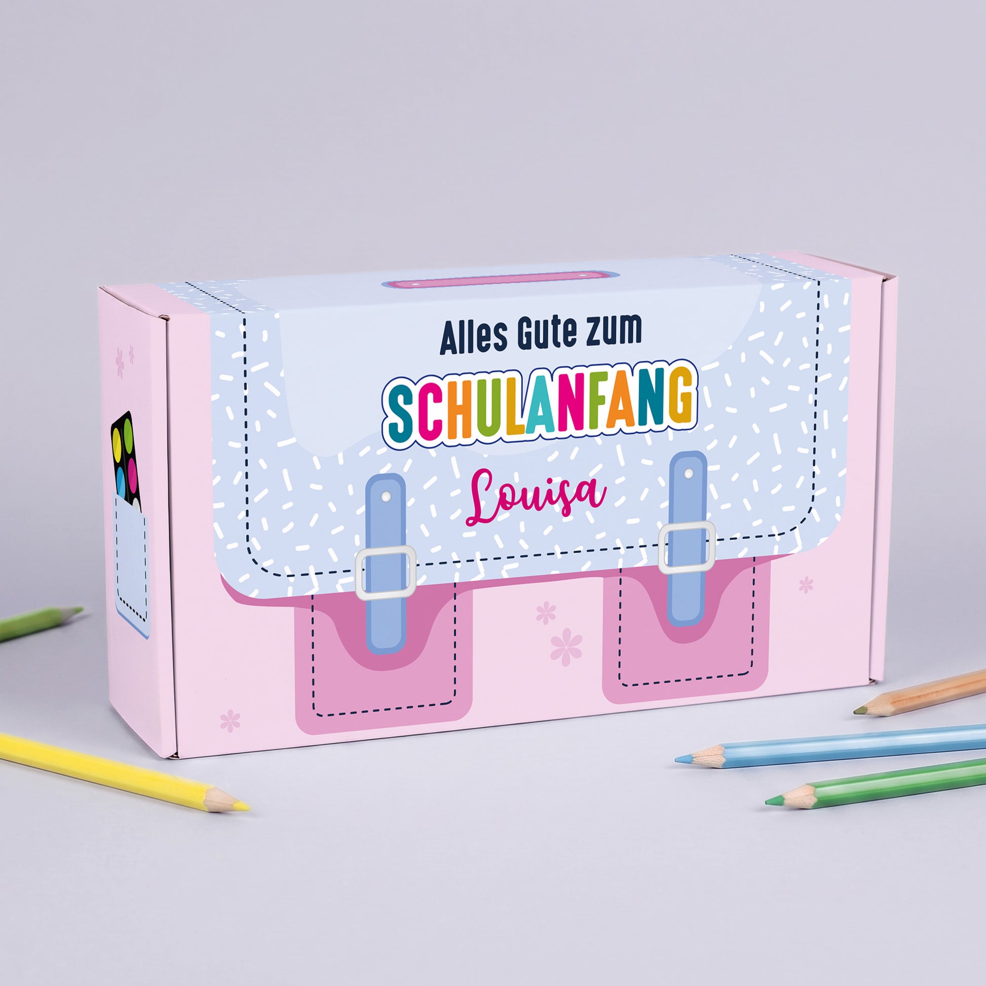 Mittlere rosa Geschenkbox zur Einschulung im Schulranzen-Design mit Name