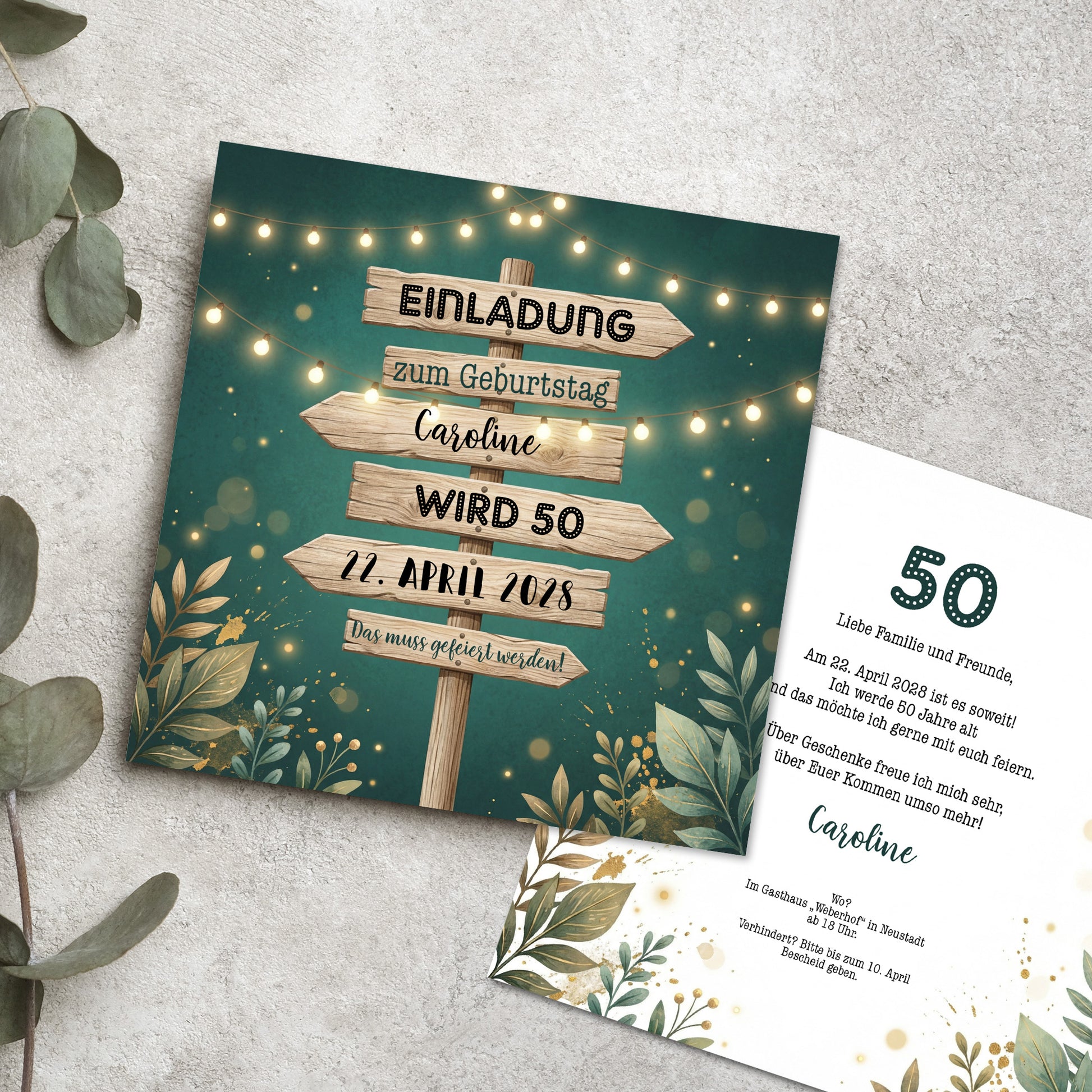 Einladungskarte zum 50. Geburtstag mit Wegweiser-Design und individuell gestalteter Rückseite mit Einladungstext