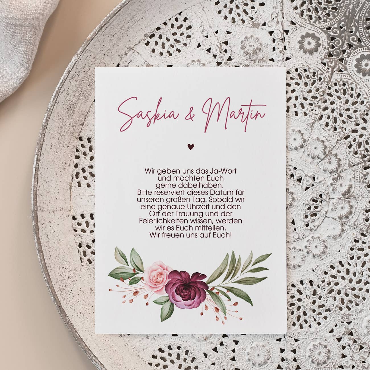 Personalisierte Save the Date Karten zum Einladen der Gäste