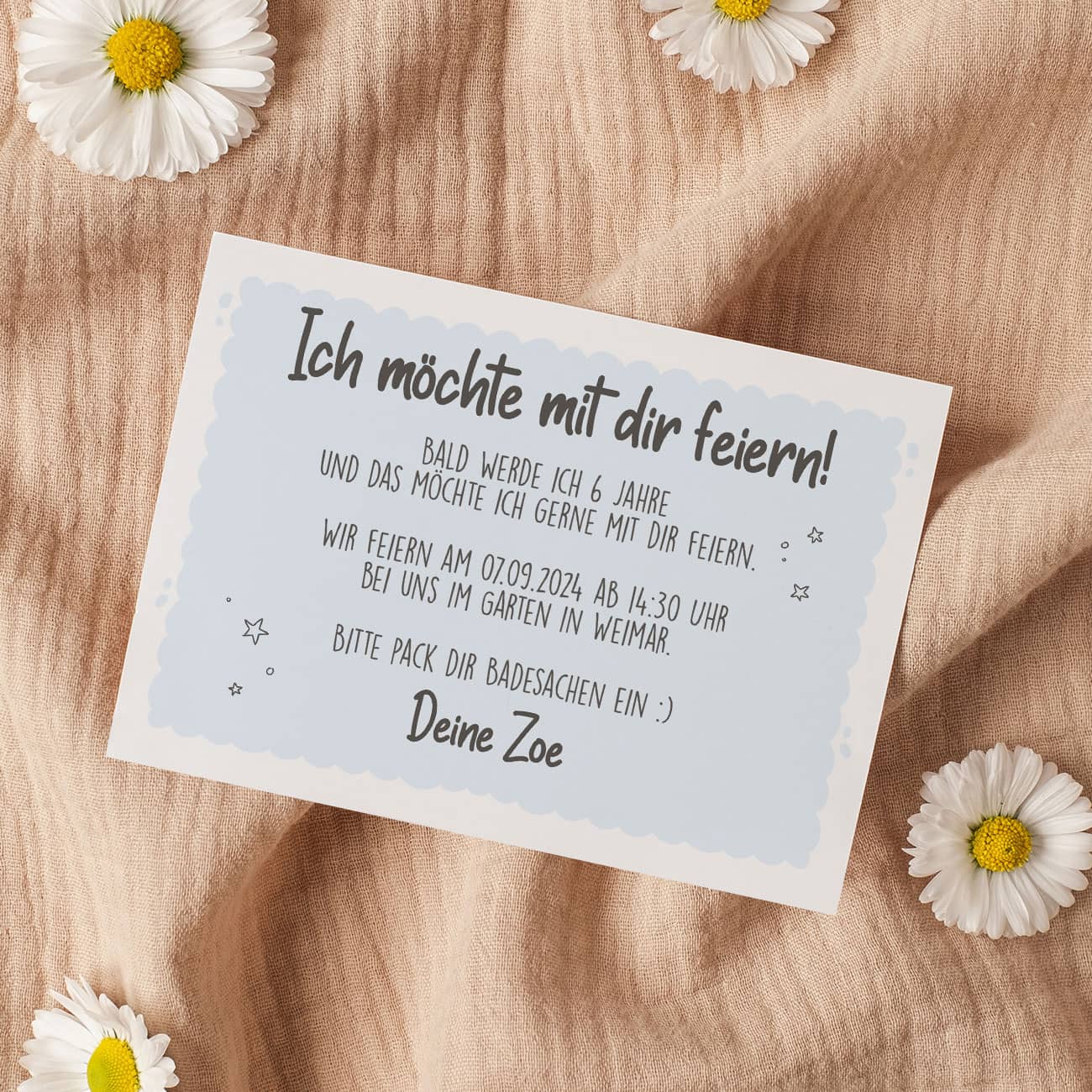 Einladungskarte zum Kindergeburtstag mit Foto und Regenbogenmotiv