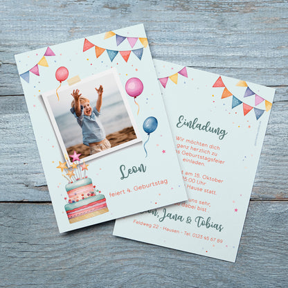 Personalisierte Einladungskarte zum Kindergeburtstag mit Foto und buntem Party-Motiv