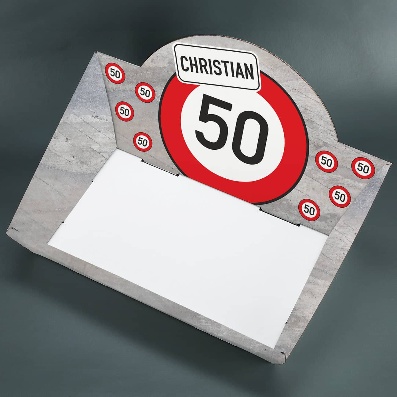 Mit Verkehrszeichen als Motiv