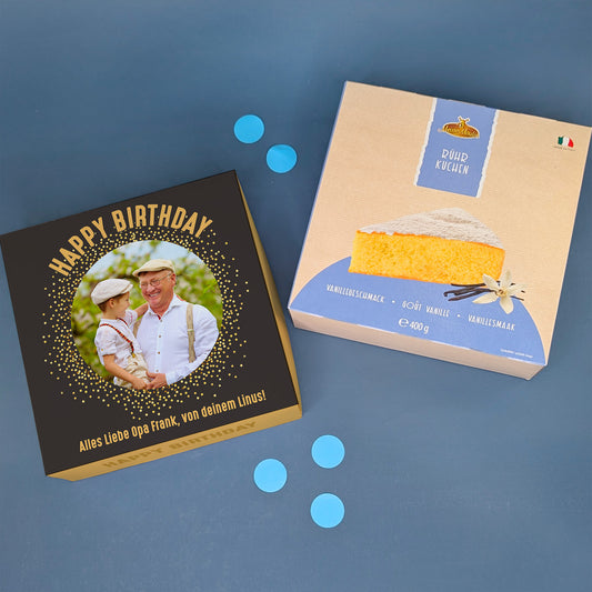 Kuchenbox mit Vanillekuchen und personalisierter Geburtstagsverpackung mit Foto eines Opas und Enkels