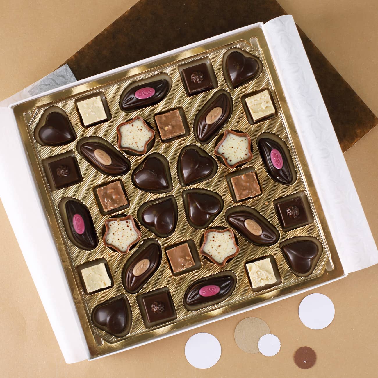 Schachtelinhalt: 32 kleine Lindt Pralinen ohne Alkohol