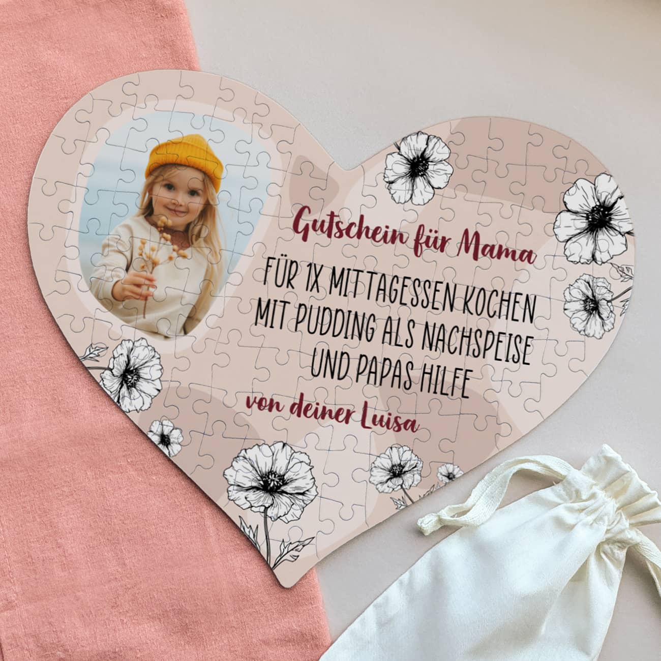 Gutschein-Puzzle in Herzform mit Blumen, Foto 