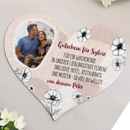 Gutschein-Puzzle in Herzform mit Blumen, Foto zum Geburtstag