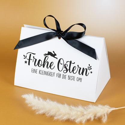 Große weiße Geschenkverpackung mit Frohe Ostern Schriftzug und Wunschtext Liebe Mareike