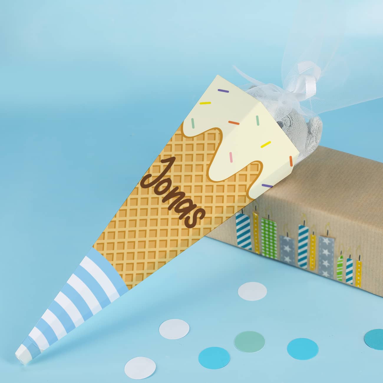 Eiswaffel mit bunten Streuseln als Motiv