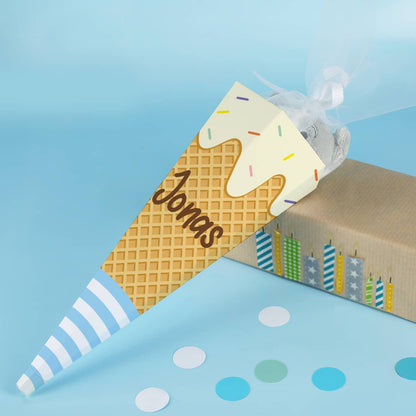 Eiswaffel mit bunten Streuseln als Motiv