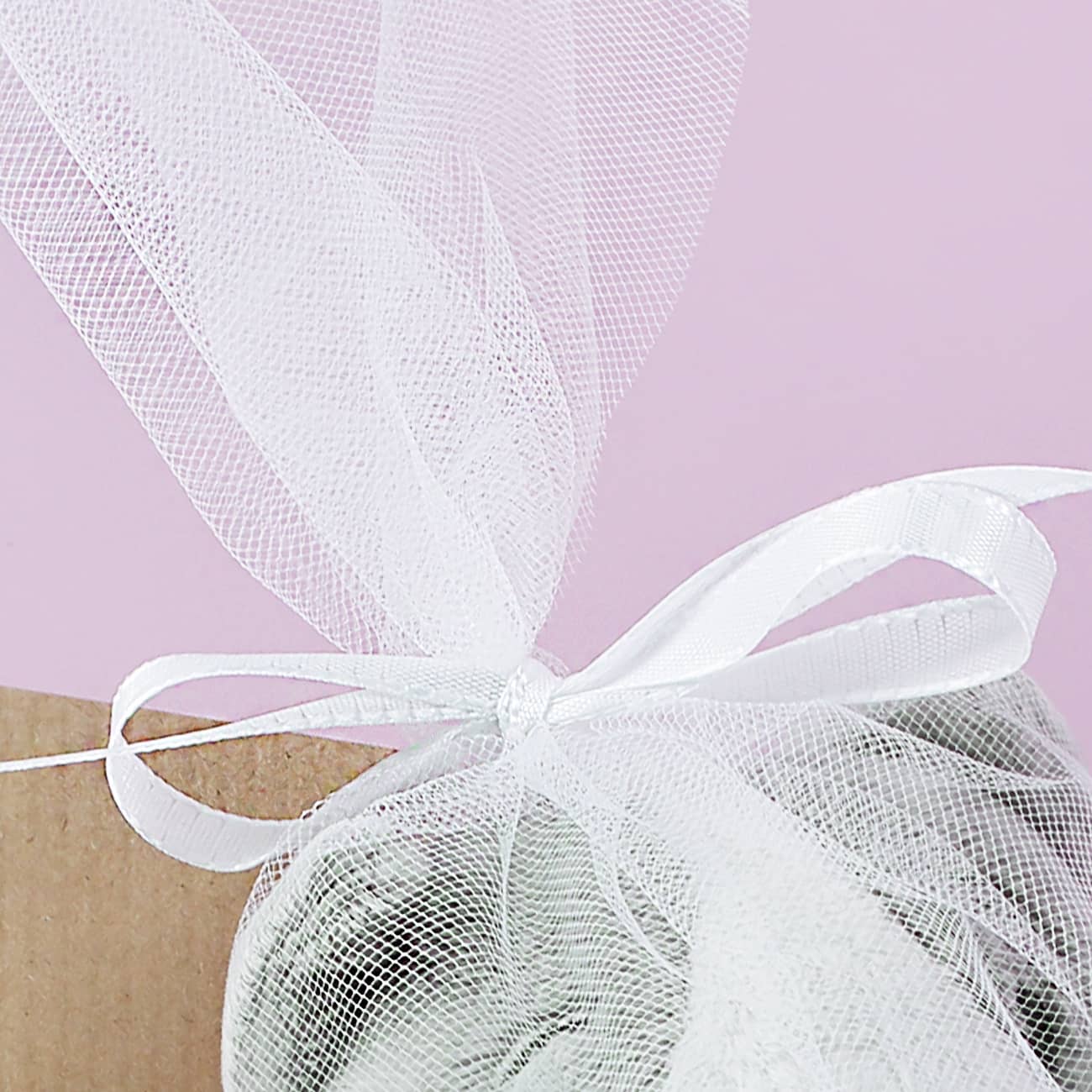 Dekorativer Tüll in Weiß