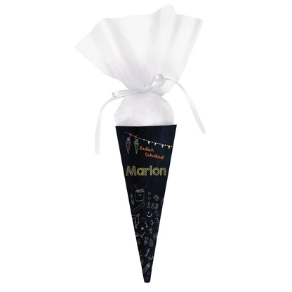 kleine Zuckertüte mit ihrem Namen bedruckt