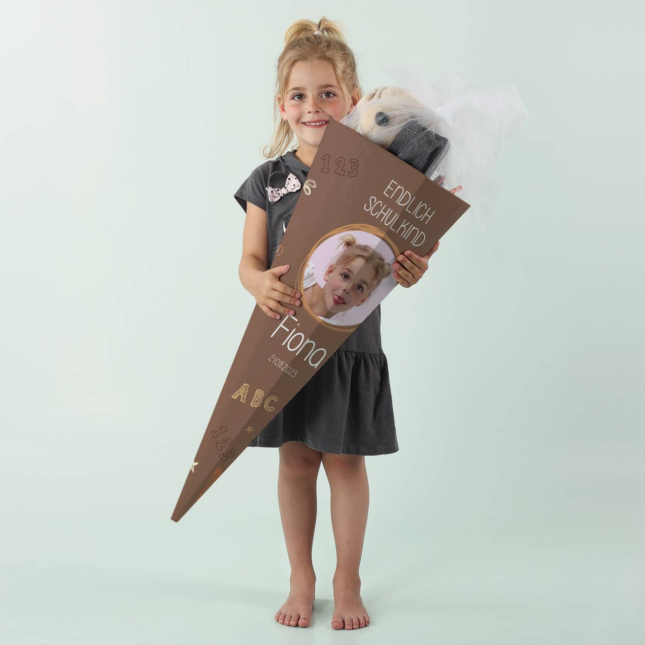 Braune Schultüte mit Foto, Name, Datum und Endlich Schulkind-Motiv