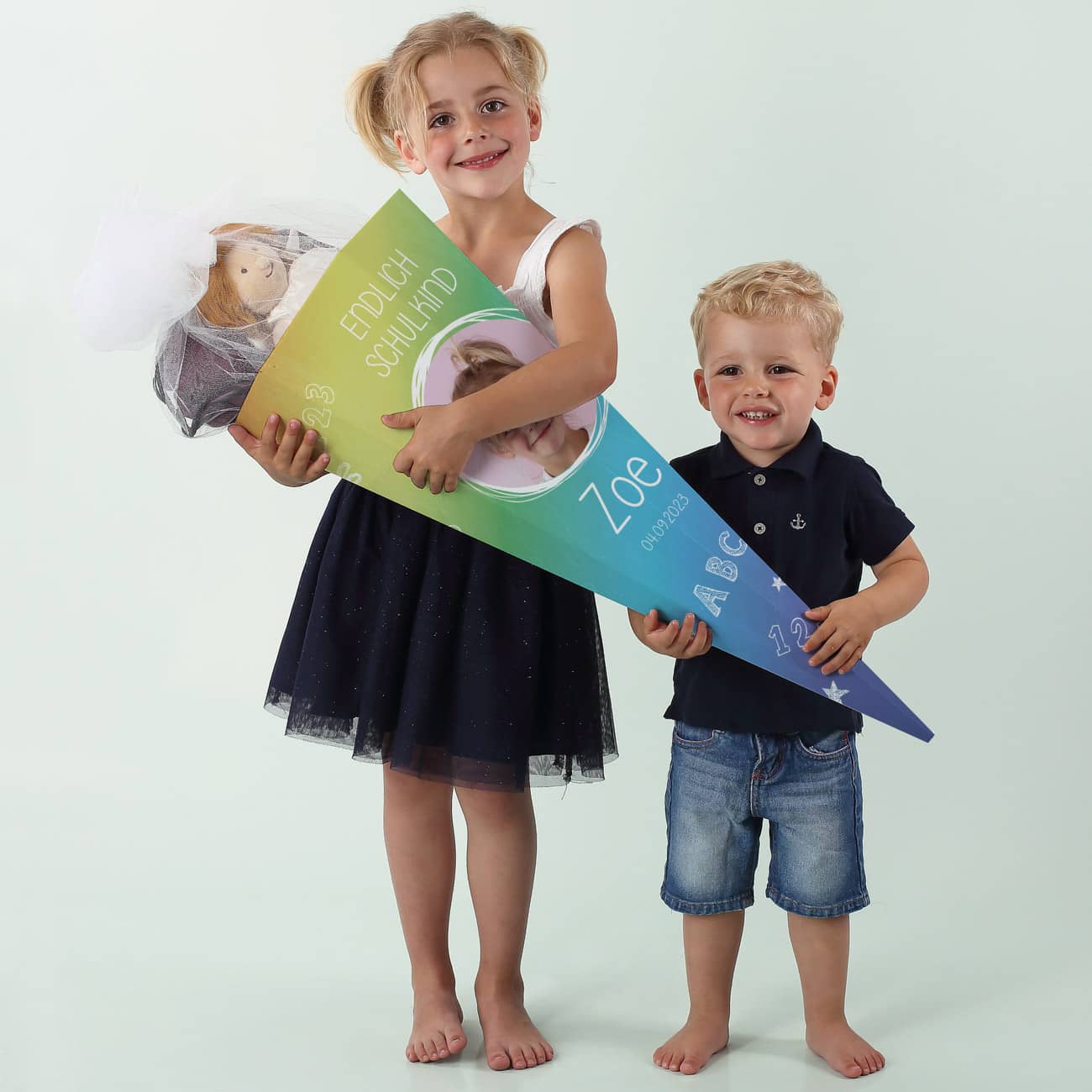 Regenbogen Schultüte mit Foto, Name, Datum und Endlich Schulkind-Motiv