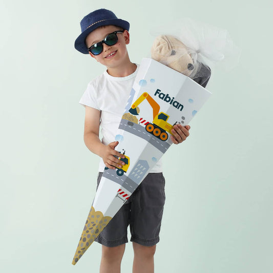 Schultüte mit Bagger, Baustelle und Name