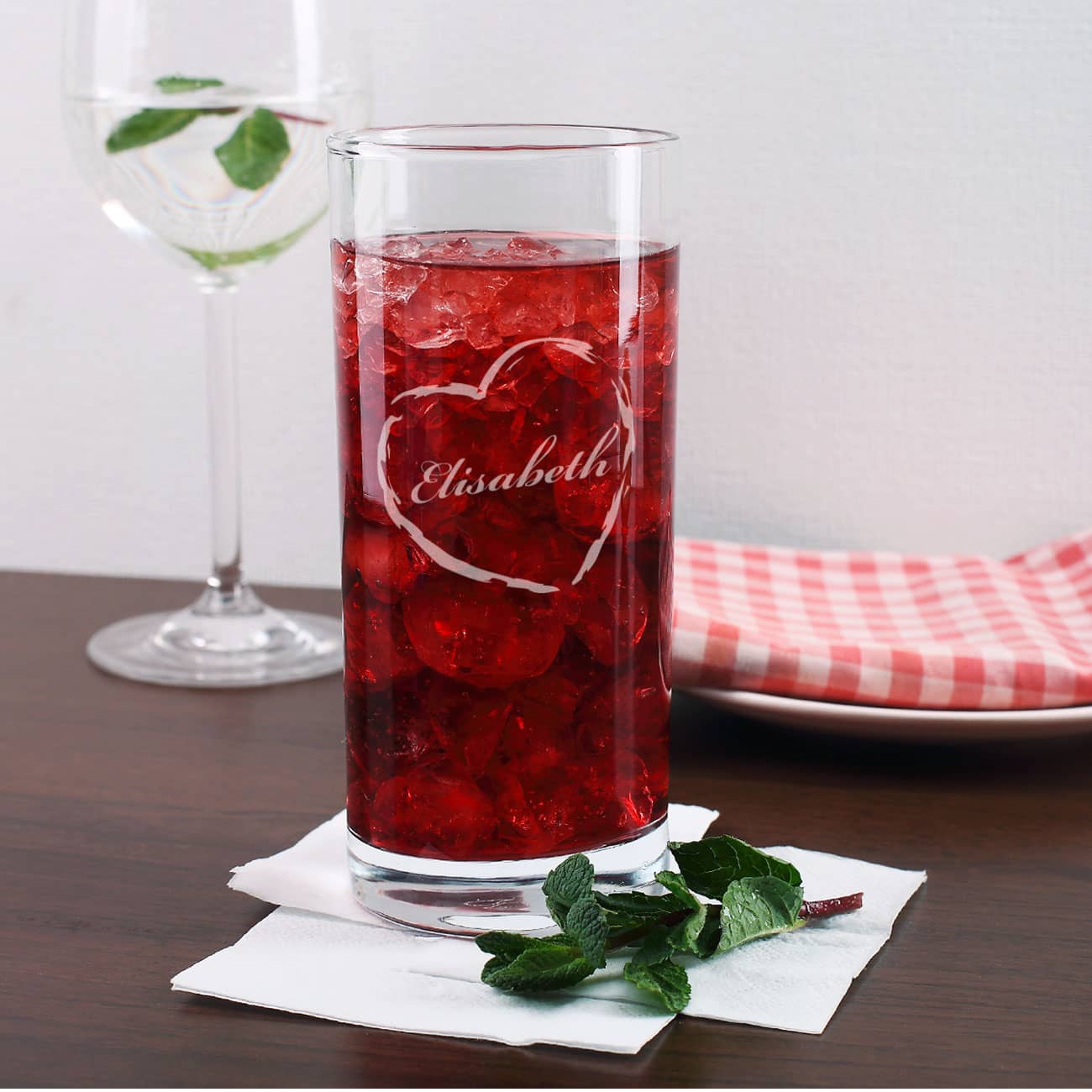 Graviertes Trinkglas mit Name und Herz