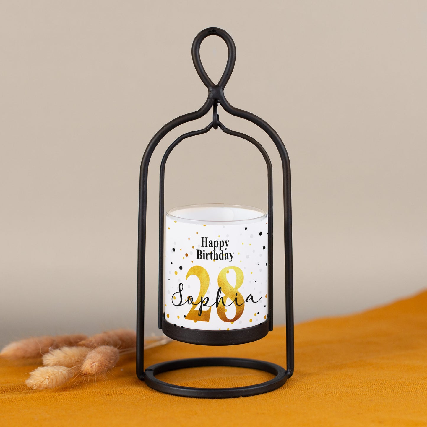 Personalisiertes Windlicht von Ritzenhoff mit Geburtstags-Banderole „Happy Birthday“ - frontal fotografiert