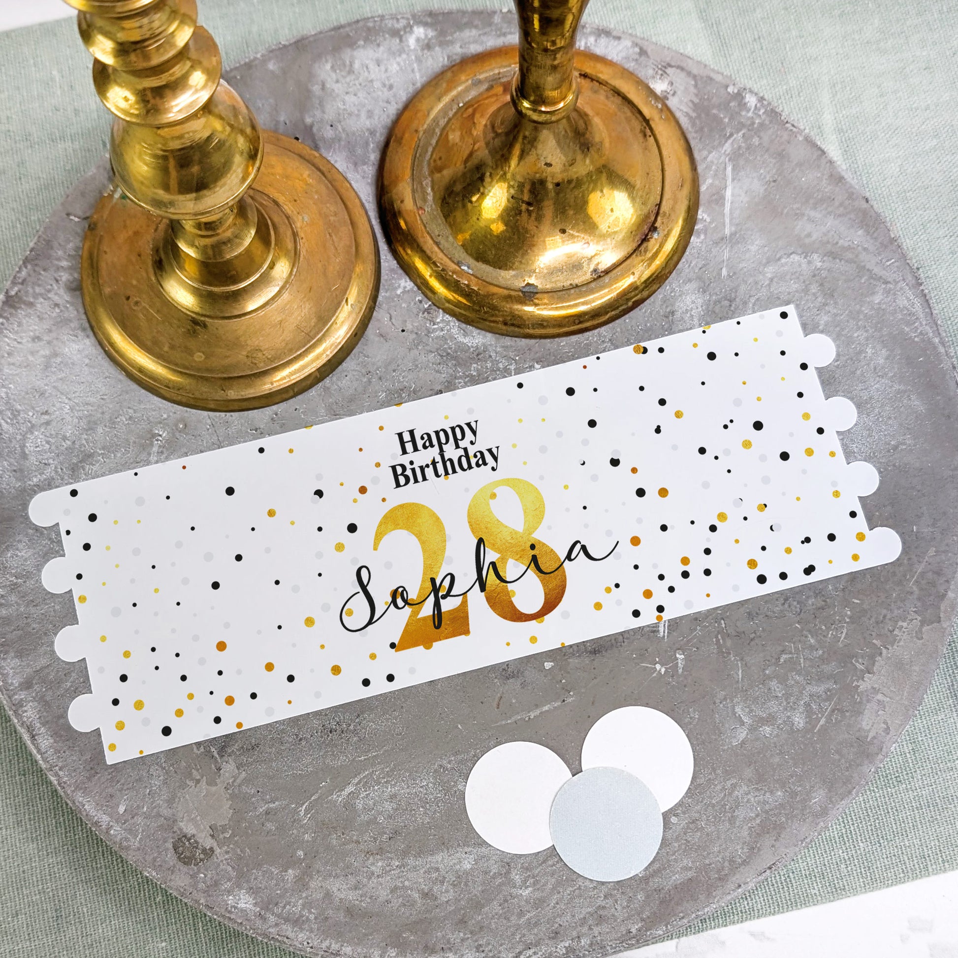 Detailansicht der Personalisierung mit Name und Alter auf der Banderole