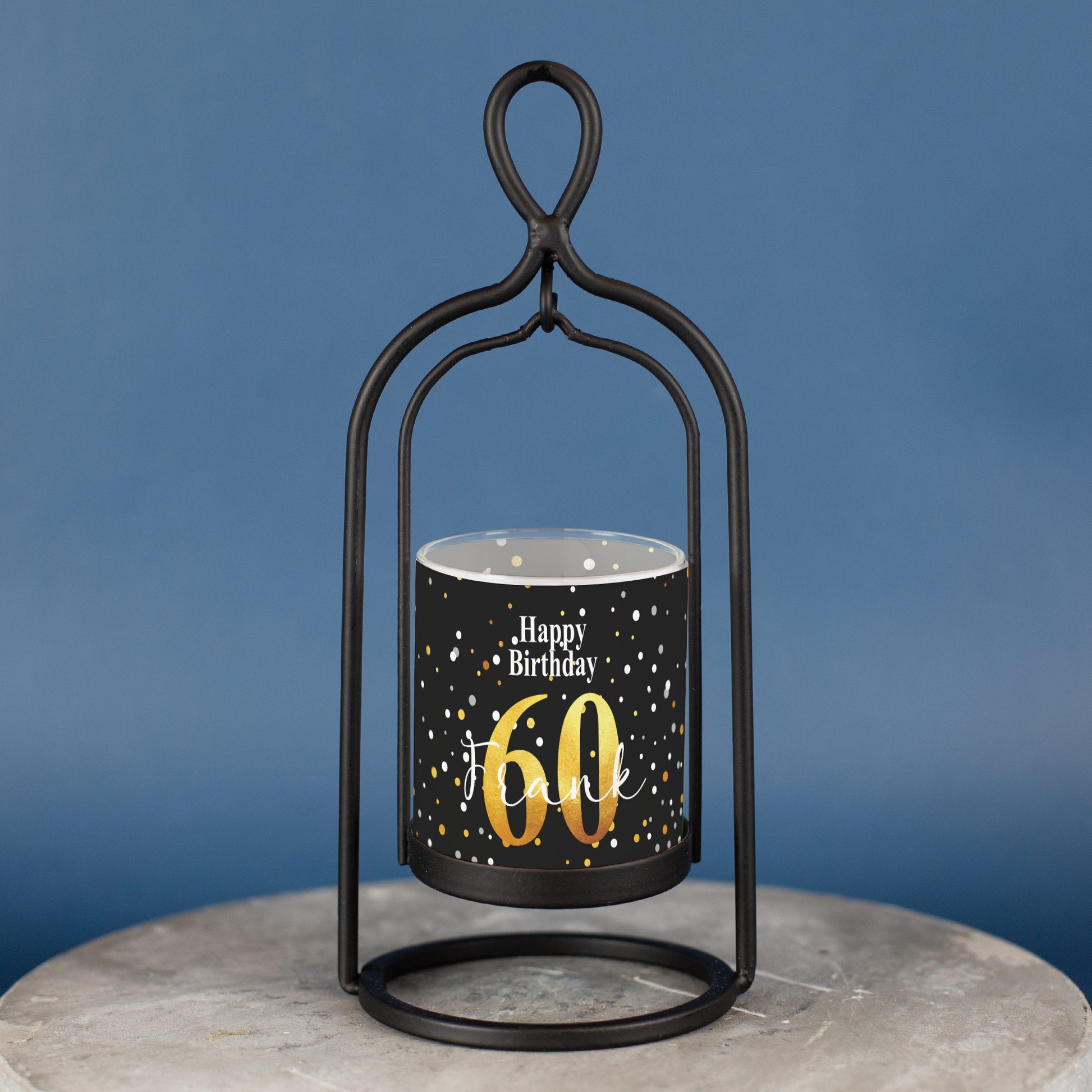 Personalisiertes Ritzenhoff Windlicht mit schwarzem Metallrahmen und Glaszylinder - frontal fotografiert