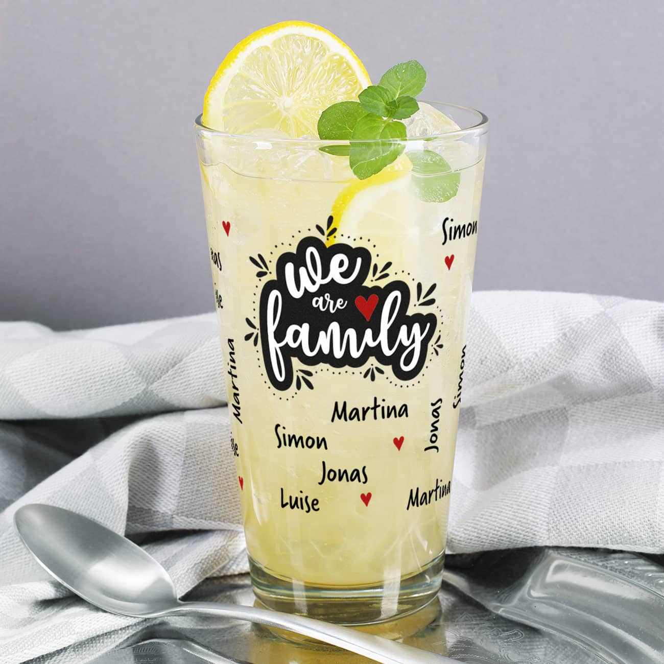 We are family - Trinkglas mit vier Namen