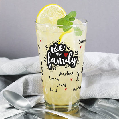 We are family - Trinkglas mit vier Namen