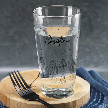 Trinkglas mit winterlichem Häuser-Motiv und personalisiertem Namen Christina – edles Design in Schwarz.