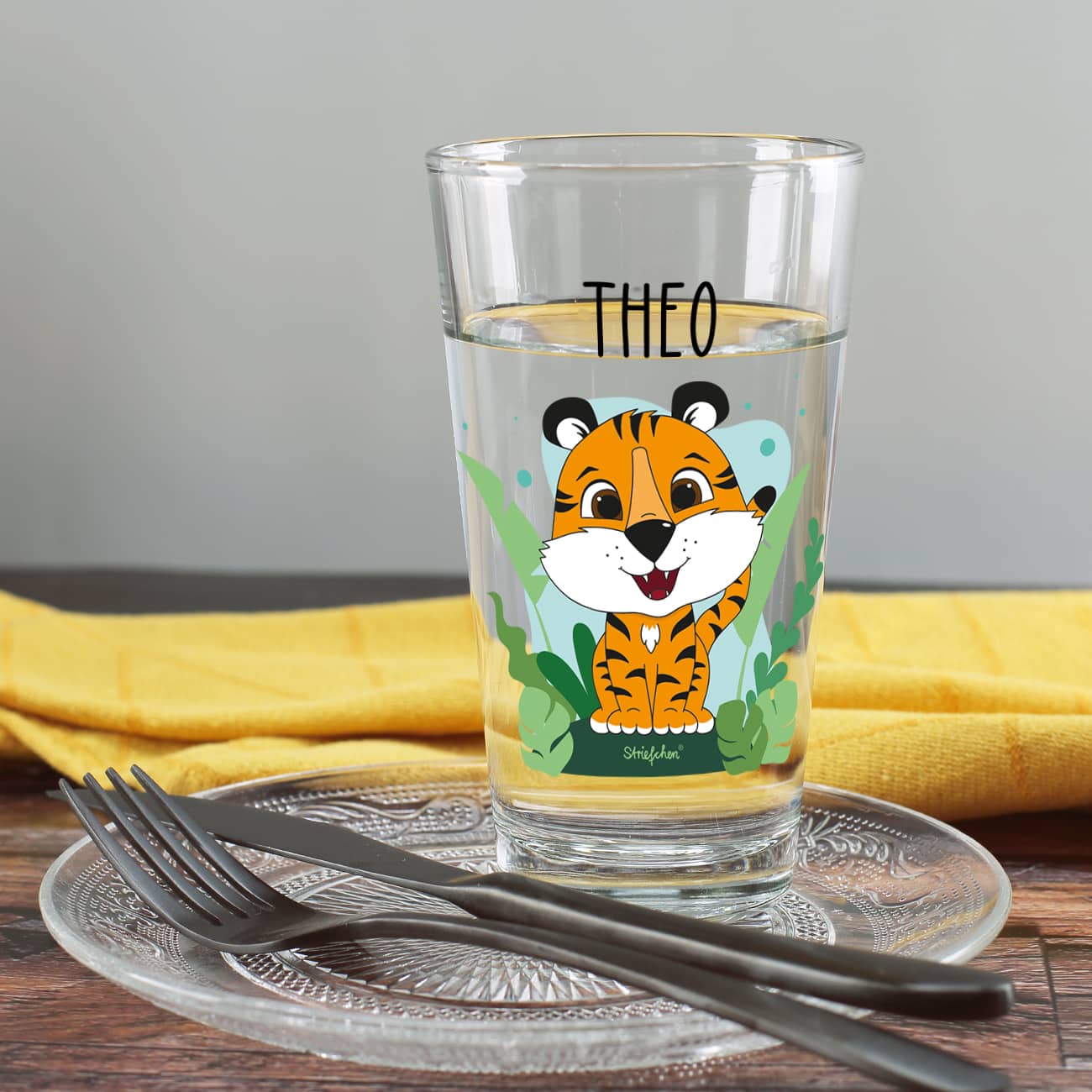 Wasserglas für Kinder mit farbenfrohem Motiv