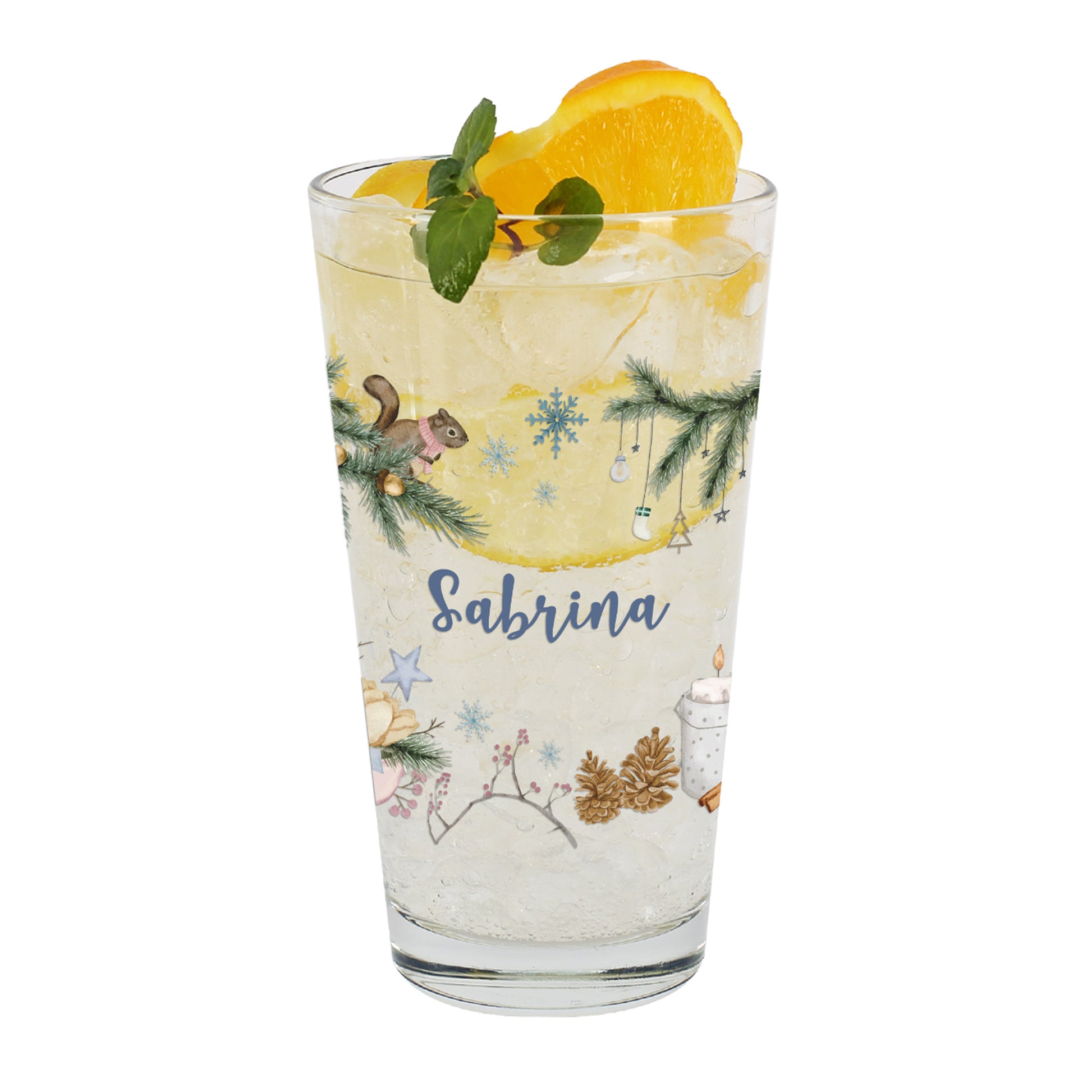 Personalisiertes Weihnachts-Trinkglas mit Namen „Sabrina“, gefüllt mit Eis, Orange und Minze
