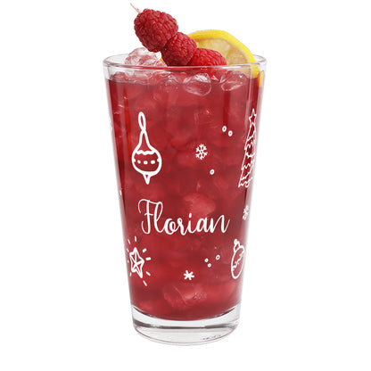Festliches Trinkglas mit weißem Ornament-Design, Name Florian, befüllt mit rotem Getränk und Eis, dekoriert mit Zitronenscheibe und Himbeeren