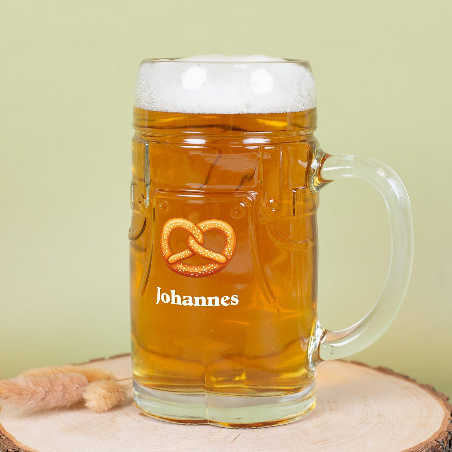 Personalisiertes Bierkrug mit Brezel-Motiv und Name Johannes auf Glas