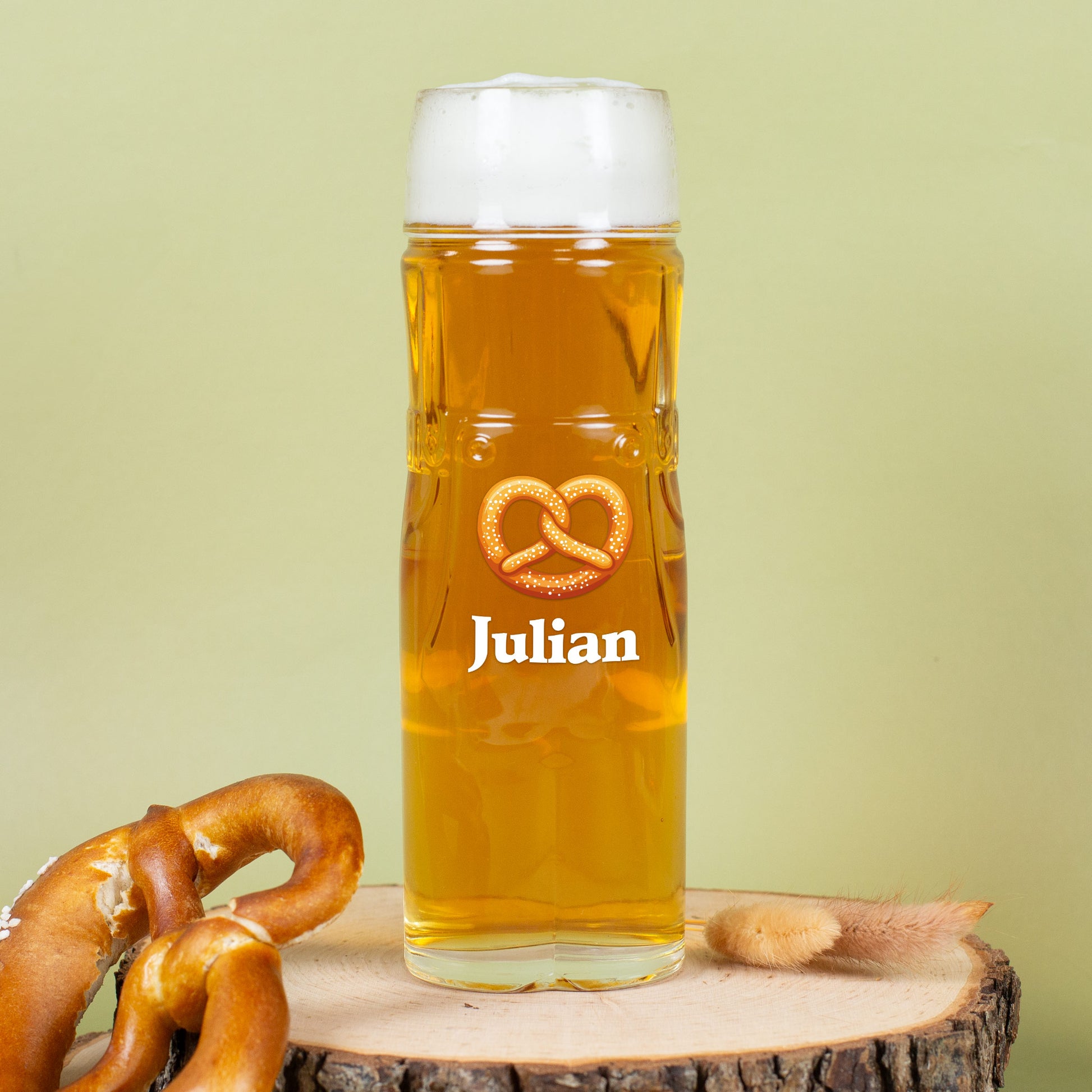 Bierglas mit Brezel-Motiv und Name Julian, dekoriert mit Brezel