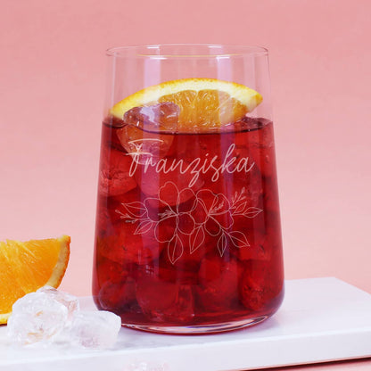 Modern geformtes Trinkglas als Geschenk für eine Freundin