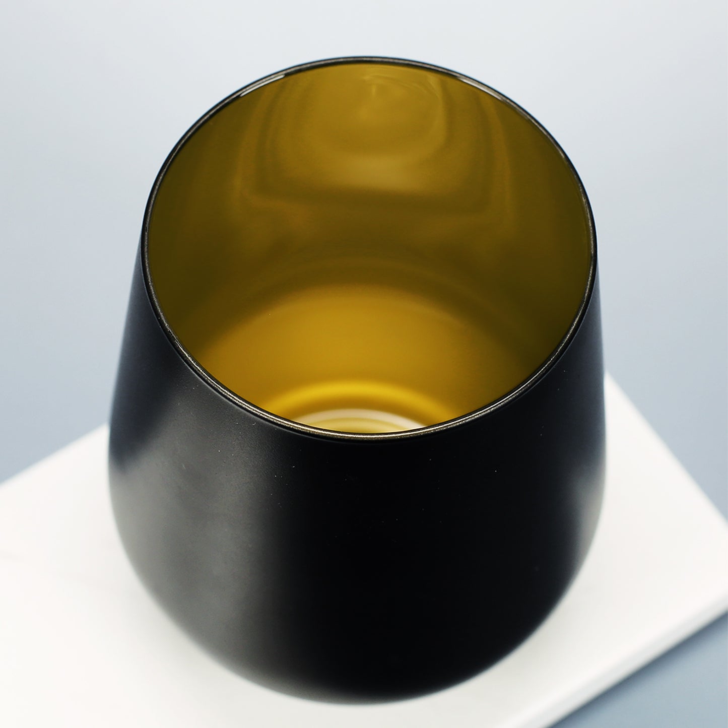 Innenansicht des Windlichts - goldene Innenseite erkennbar