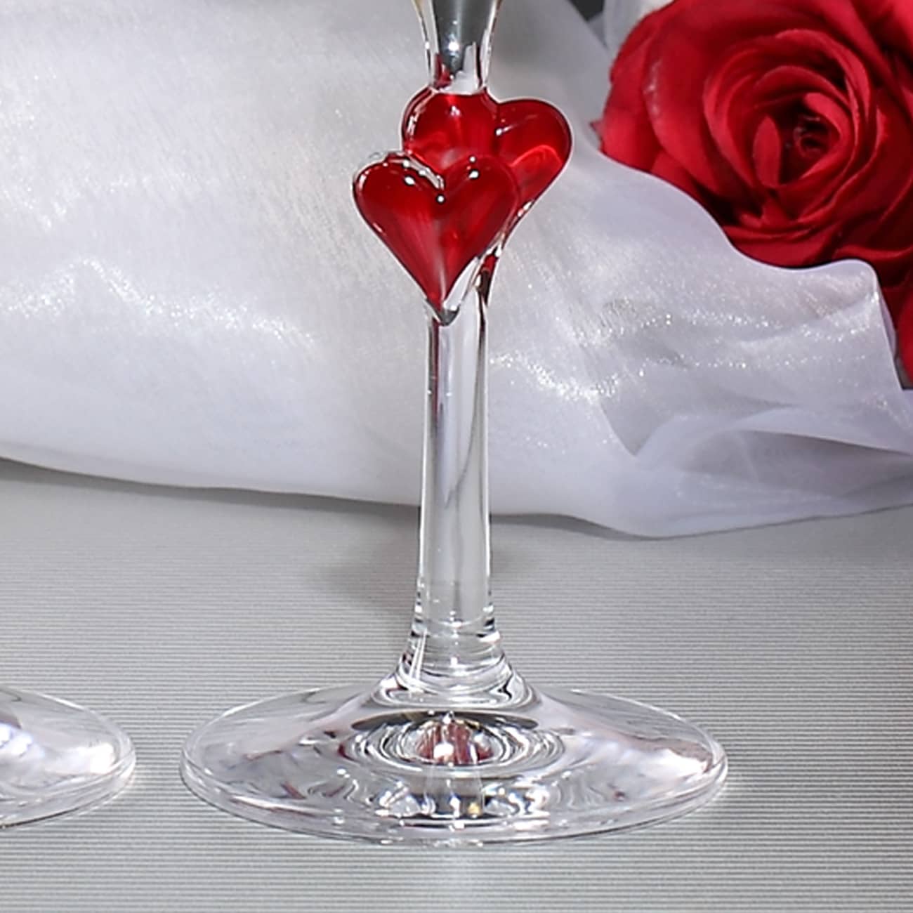 2 gravierte Sektgläser L'Amour mit roten Herzen zur Hochzeit