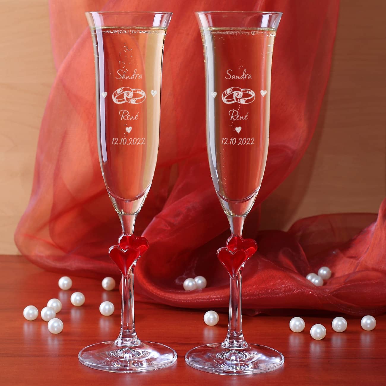 Zwei Sektgläser L'Amour als persönliches Hochzeitsgeschenk