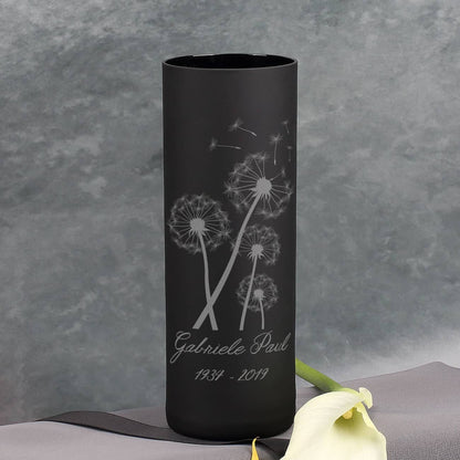 Gedenklicht mit Pusteblumen, Name und Datum