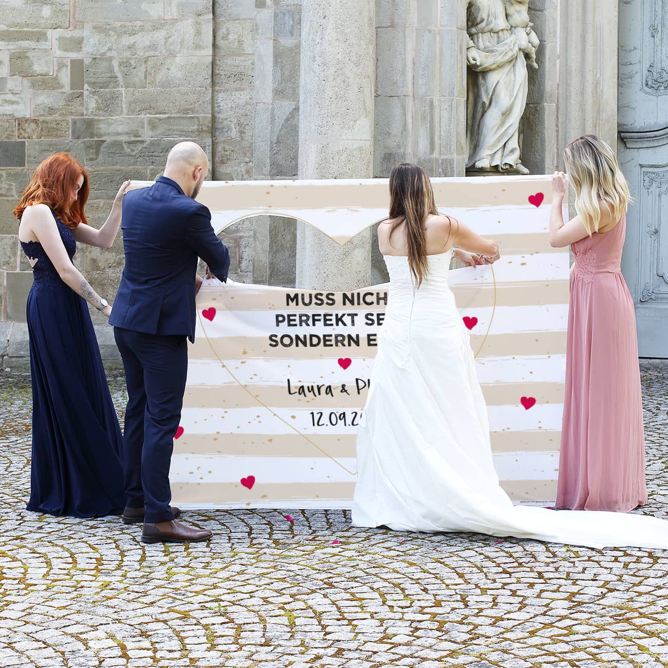 Bedrucktes Hochzeitsbanner als Spiel für das Brautpaar