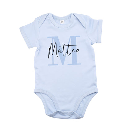 Bedruckter Body in blau mit Initiale und Name