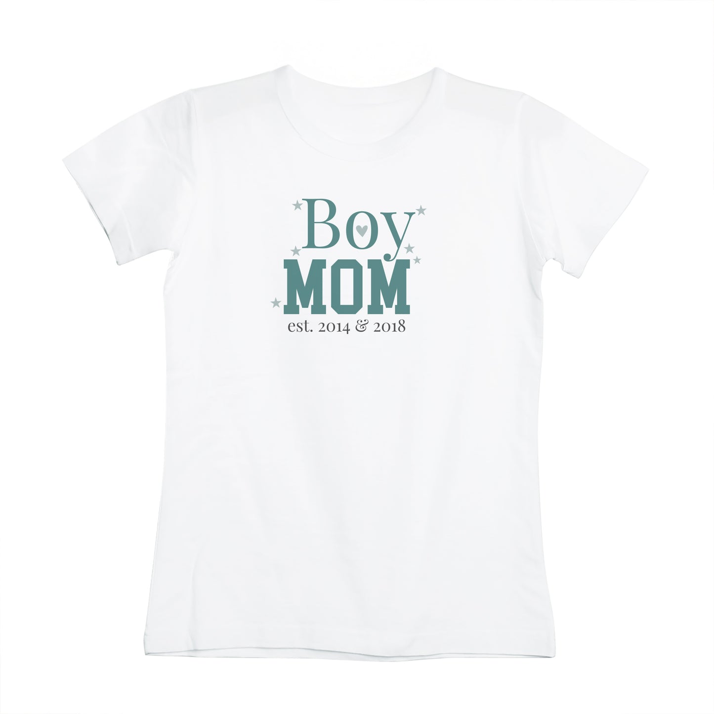 Boy Mom Damen Shirt auf Kleiderbügel in weiß mit individuellem Jahr als Muttertagsgeschenk