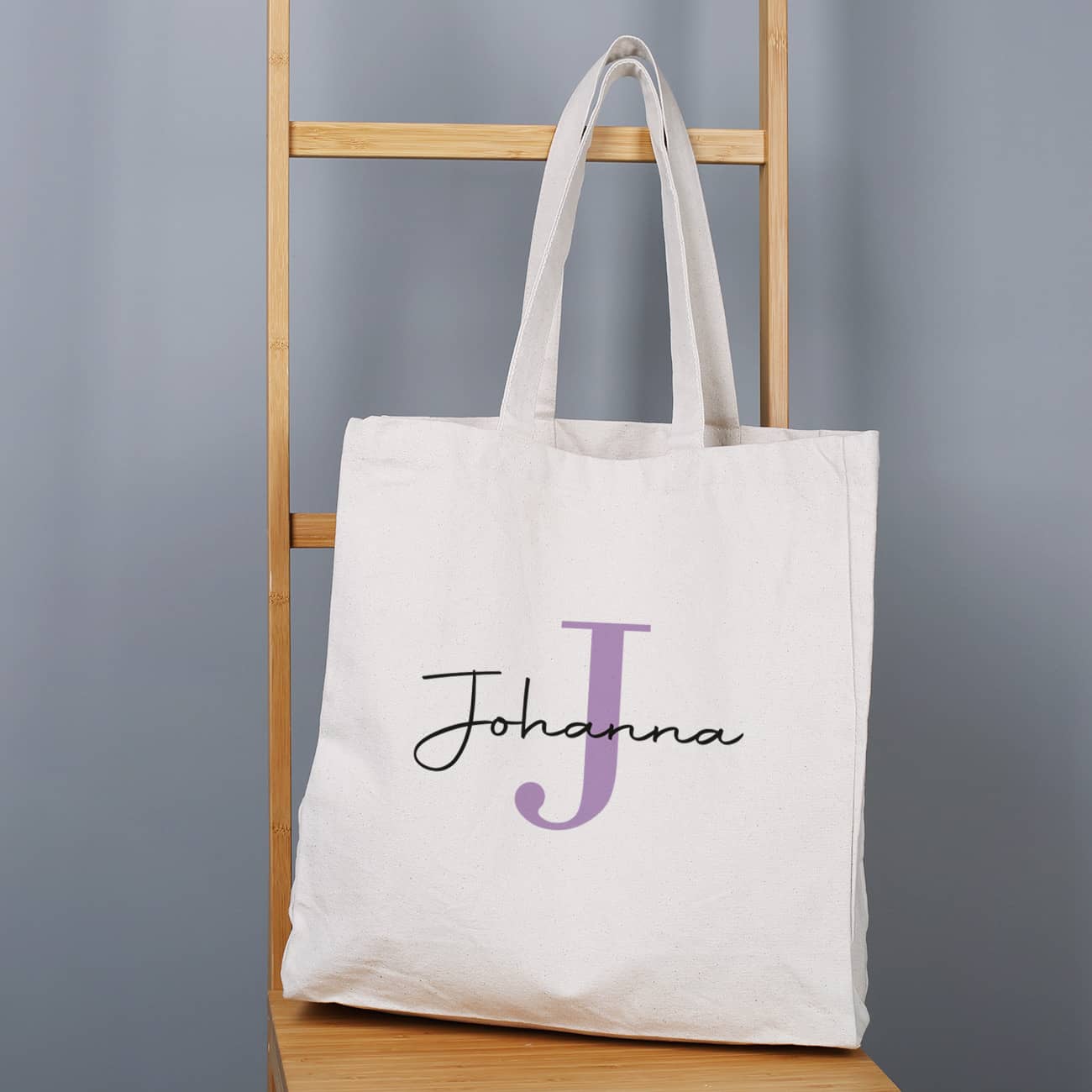 Baumwolltasche mit Initiale in Lila und Name bedruckt